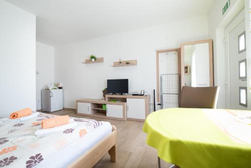 Postel nebo postele na pokoji v ubytování House DorMica