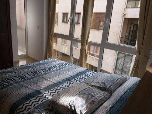 Posteľ alebo postele v izbe v ubytovaní Apartamento en Ribeira(centro) 2* planta