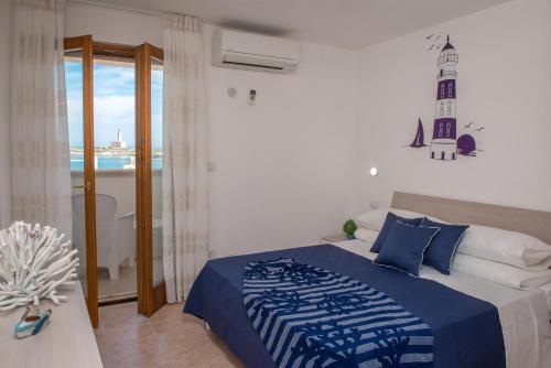 a bedroom with a bed with a view of the ocean at Al Faro Guest House in Vieste