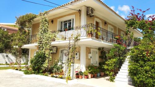 Το κτήριο όπου στεγάζεται  το διαμέρισμα
