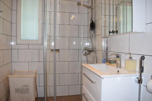 Koupelna v ubytování Skogsbacka Torp