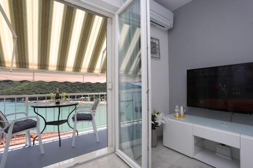 Televisyen dan/atau pusat hiburan di Apartment More 22