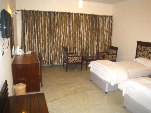 Una cama o camas en una habitación de Hotel Taj Darbar