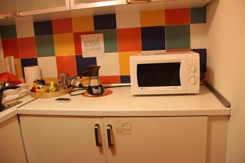 a microwave sitting on top of a kitchen counter at ARCOBALENO AFFITTACAMERE in Verona