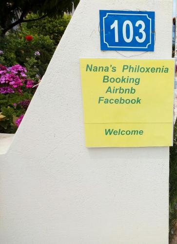 Sijil, anugerah, tanda atau dokumen lain yang dipamerkan di Nana's philoxenia