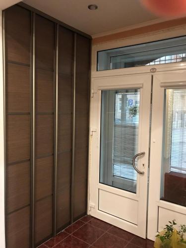 a room with a door and a window at DAUGAVPILS in Daugavpils