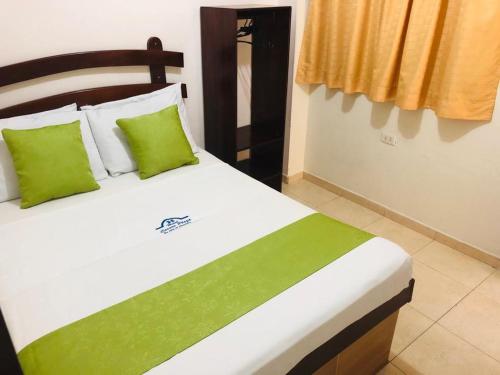 En eller flere senge i et værelse på Hotel Carare Plaza