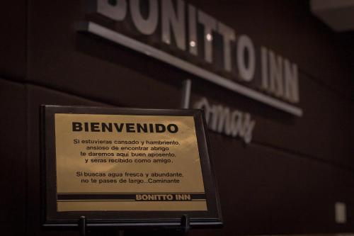 Un certificado, premio, letrero u otro documento en BONITTO INN® Tampico Lomas