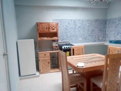 a small kitchen with a table and a refrigerator at Altabrisa Departamento 2 habitaciones in Villahermosa