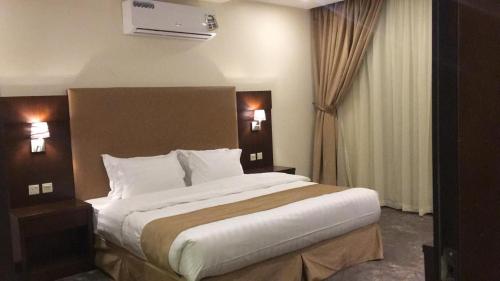 Uma cama ou camas num quarto em Dar Telal Hotel suites