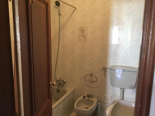 a bathroom with a toilet and a sink and a shower at Vintage apartment Milfontes in Vila Nova de Milfontes