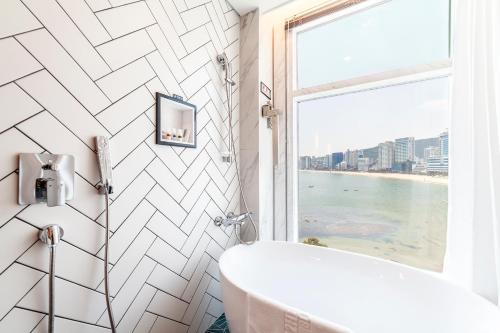 Salle de bains dans l'établissement Ocean 2Heaven Hotel Busan
