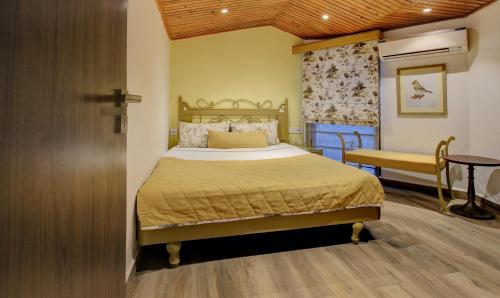 Katil atau katil-katil dalam bilik di Hotel Lakeside Inn Nainital