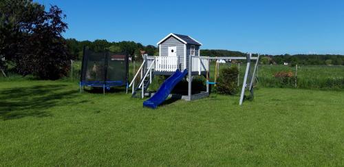 Children's play area sa Sobie-Wyspa domki