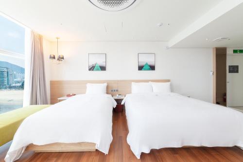 Un ou plusieurs lits dans un hébergement de l'établissement Ocean 2Heaven Hotel Busan