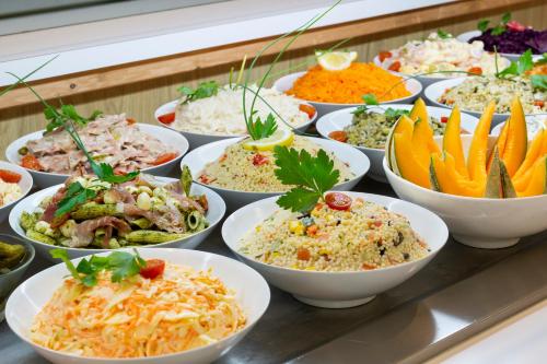 Makanan di atau berdekatan hotel