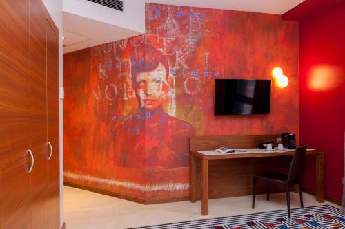 TV a/nebo společenská místnost v ubytování Spirit Hotel Gran Bilbao