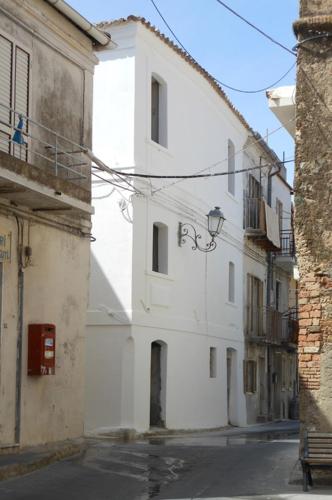 Το κτήριο όπου στεγάζεται  η παραθεριστική κατοικία