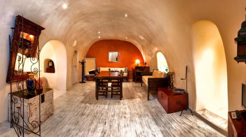 Fotografie z fotogalerie ubytování Heliophos Boutique Caves v destinaci Oia