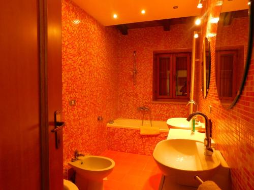 a bathroom with two toilets and a sink and a tub at Villa Russo in Castel di Sangro