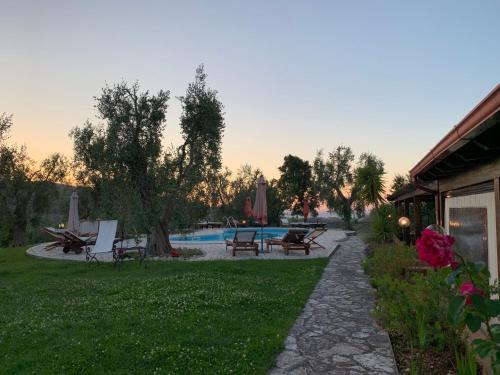Bazén v ubytování Parco dei Limoni nebo v jeho okolí