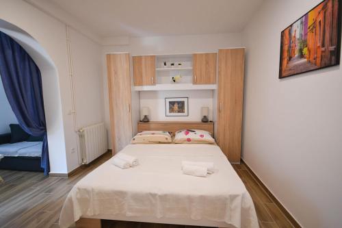 Rozana Apartments