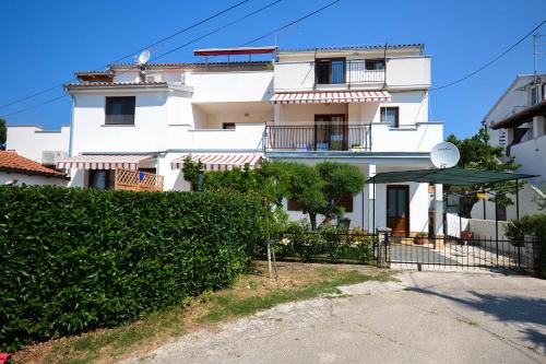Rozana Apartments