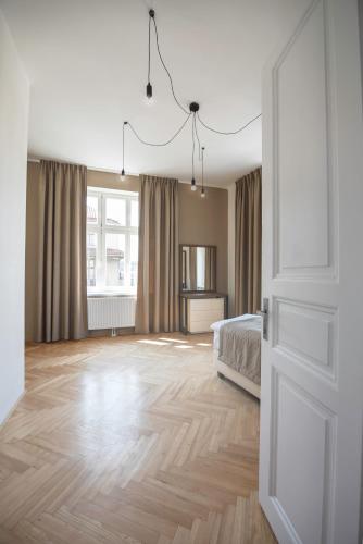 Postel nebo postele na pokoji v ubytování Letna Garden Suites