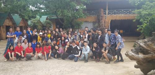 a large group of people posing for a picture at Garden Homestay in Di Linh