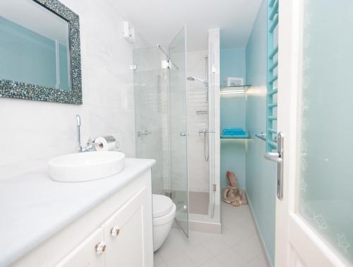 Maya Con Dios Apartment