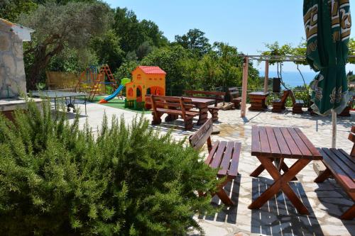 Photo de la galerie de l'établissement Apartments Djedovic 2, à Petrovac na Moru