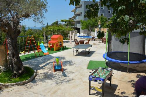 Children's play area sa Apartments Djedovic 2