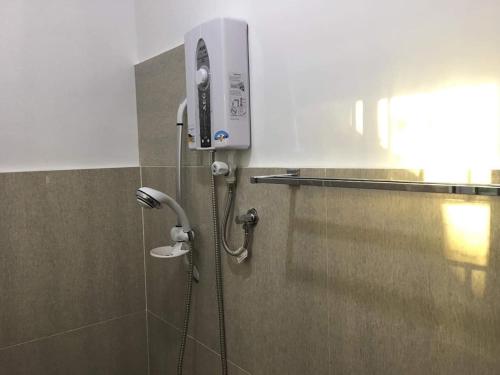 a shower in a bathroom with a shower at Za Priscila Tourist Inn in Anda