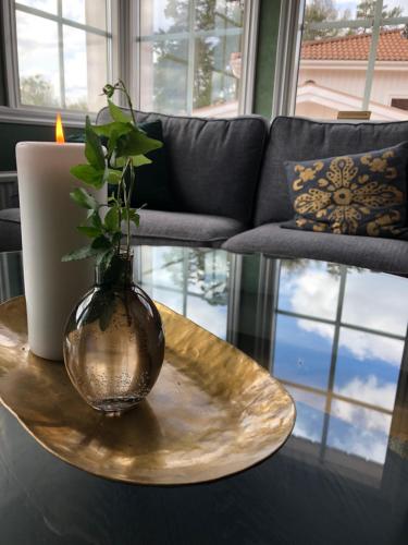 a vase sitting on a coffee table with a candle at Ydre BnB in Österbymo