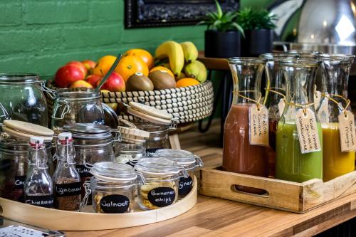 ノールトウェイク・アーン・ゼーにあるThe BLOOMの食品入りテーブル、フルーツバスケット