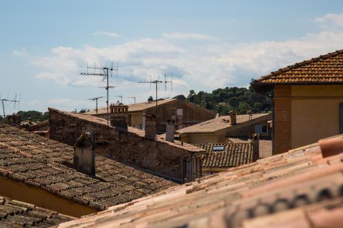 a view of roofs of buildings in a town at Hotel les Armoiries in Valbonne