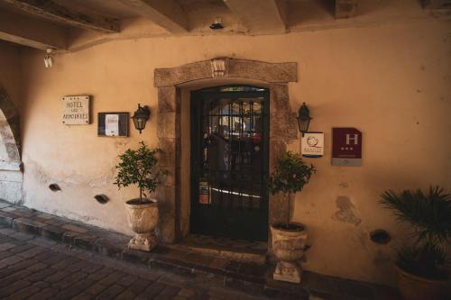 an entrance to a building with a green door at Hotel les Armoiries in Valbonne