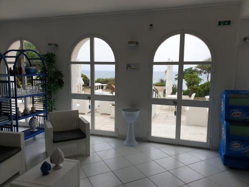 Katil atau katil-katil dalam bilik di Hotel Caraibisiaco sul mare