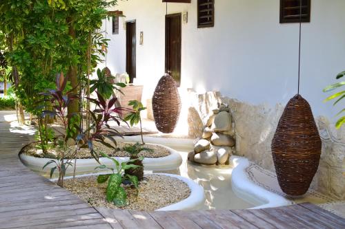 a courtyard with several potted plants and a building at 40 Cañones in Mahahual