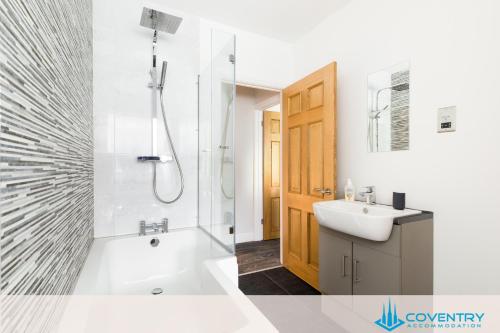 two images of a bathroom with a shower and a sink at 2 Bedroom Apartment, NEC, HS2, BHX, JLR - Devereux House, Hosted By Coventry Accommodation in Coleshill