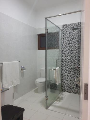 Bilik mandi di Kanasuk Self catering Apartments
