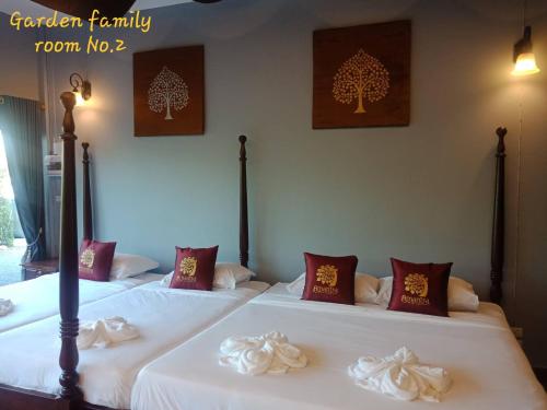 Ένα ή περισσότερα κρεβάτια σε δωμάτιο στο Amantra homestay & village