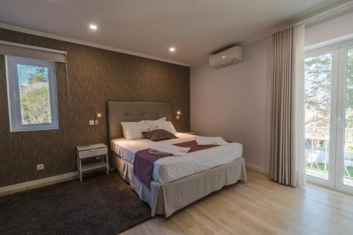 a hotel room with a bed and a window at Prana Nature in Setúbal