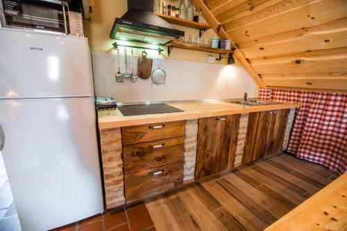 Una cocina o cocineta en Apartment with Sauna pr' Geči