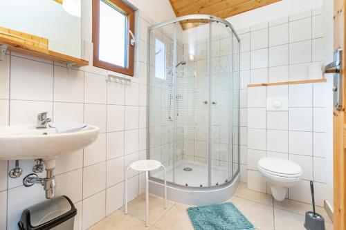 a bathroom with a shower and a sink and a toilet at Lesna Domki Letniskowe in Ustka