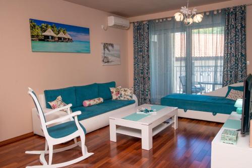 Χώρος καθιστικού στο Blue sea apartment