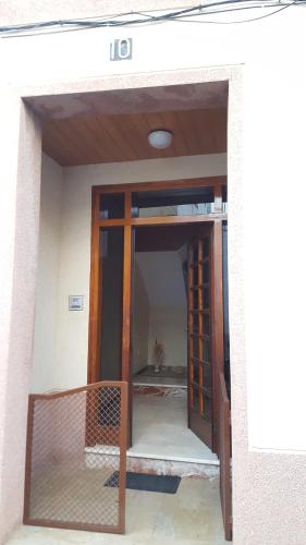 an entrance to a room with a door open at Atic Casa Llebra in Roquetas