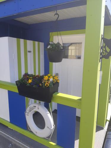 Фотография из галереи A Float Home B&B in Fisherman’s Wharf в Виктории