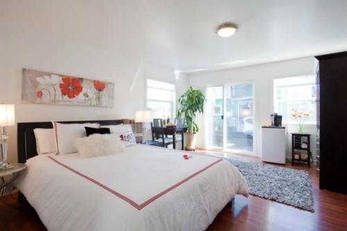 Gallery image of A Float Home B&B in Fisherman’s Wharf in Victoria