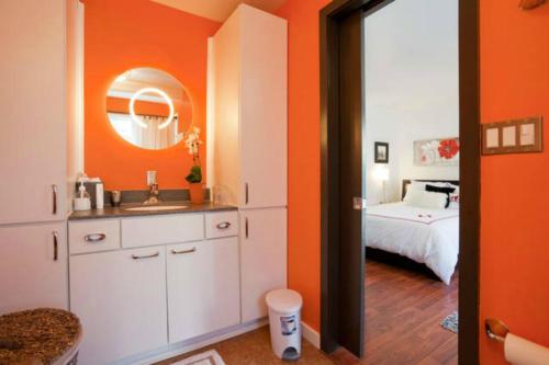 Кровать или кровати в номере A Float Home B&B in Fisherman’s Wharf
